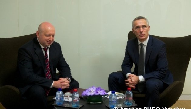 Turchýnov y Stoltenberg discuten contrarrestar la agresión de la Federación Rusa (Fotos)