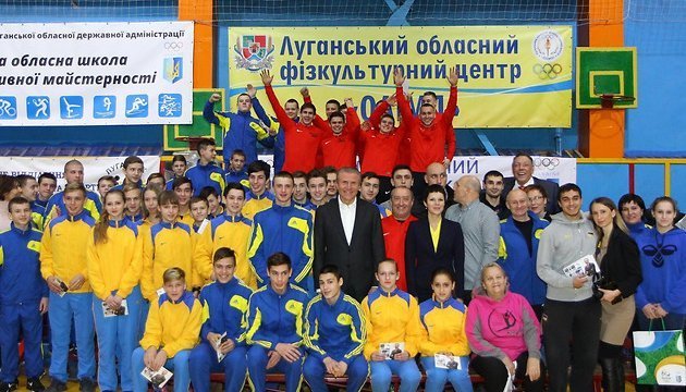 Бубка привіз сучасне гімнастичне обладнання на Донеччину та Луганщину
