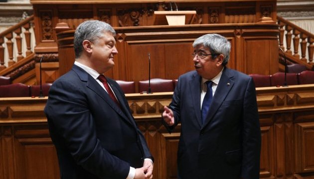 Порошенко подякував парламенту Португалії за визнання Голодомору в Україні