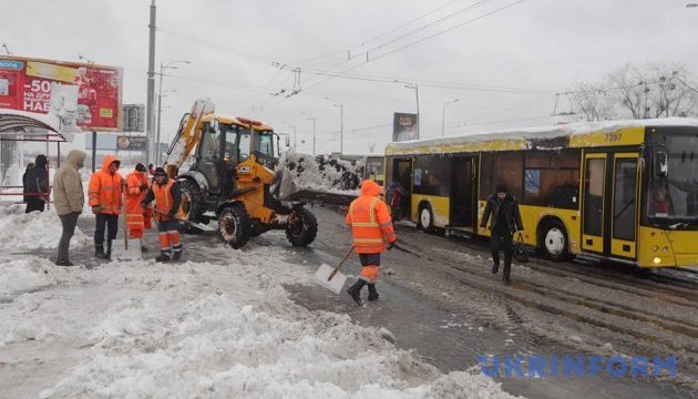 Через негоду громадський транспорт Києва 