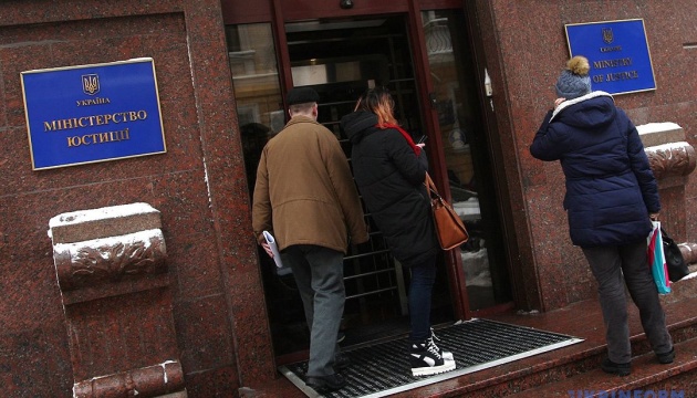 В Україні запустили “гарячу лінію” для скарг на держреєстраторів