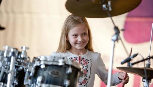 9-річна українка виконала рок-версію 