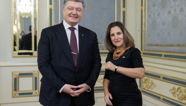 Poroshenko y Freeland discuten la intención de Rusia de socavar el proceso de Minsk