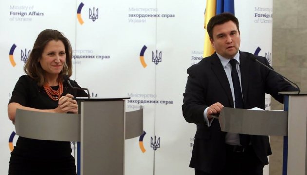 Клімкін і Фріланд вшанували пам'ять першого міністра закордонних справ України