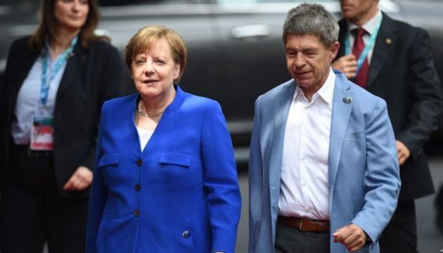 Чоловік Меркель розповів, що не планував тікати з НДР