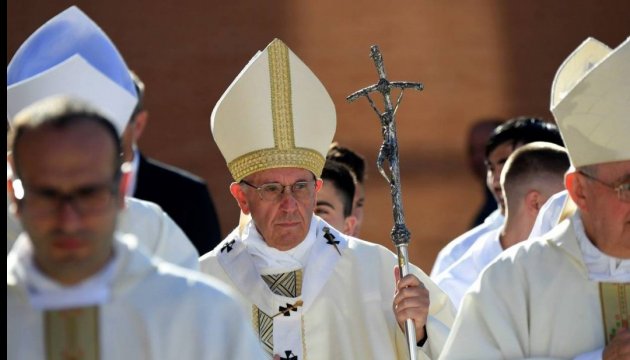 Папа Римський закликав боротися з насильством над жінками