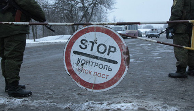 На блокпосту у Василівці загарбники змушують людей йти пішки понад 10 кілометрів