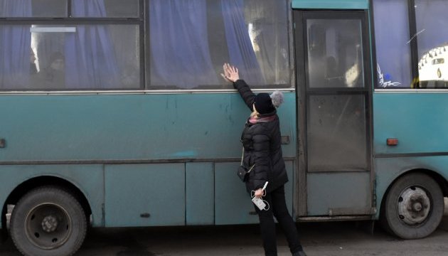 Автобуси з 58 українськими заручниками їдуть до Майорська