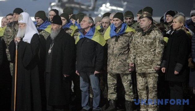 На Рівненщину повернулися троє звільнених з полону