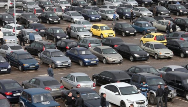 Чверть найдорожчих авто в Україні припадає на Київ - податкова