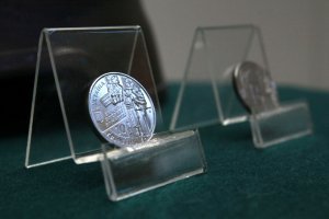 НБУ показал монету, посвященную киборгам