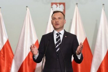 Поляки больше всего доверяют президенту и премьеру