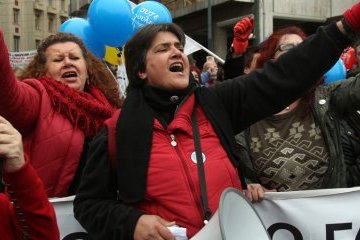 Греческие педагоги снова устроили шествие протеста в Афинах