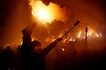 У Херсоні націоналісти провели смолоскипний марш на честь Героїв Крут