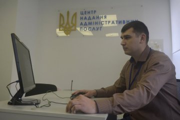 Іноземці зможуть отримати дозвіл на роботу у столичних ЦНАПах