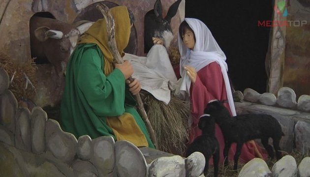 У Тернополі встановили рекордну різдвяну шопку У Тернополі встановили рекордну різдвяну шопку