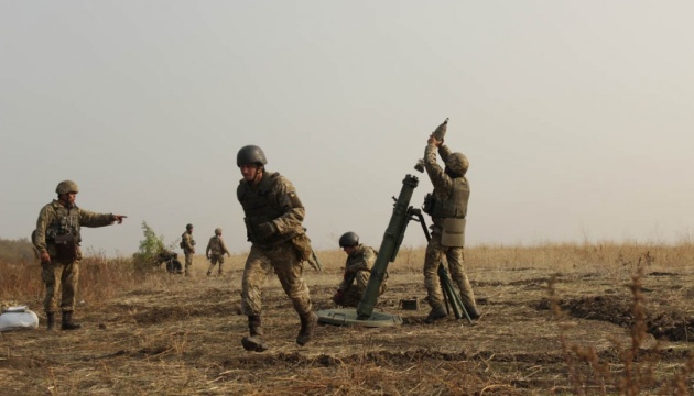 Donbass : les tirs de mortiers ennemis ont retenti à proximité de Pisky et de Lebedynske