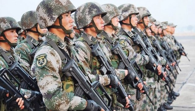 Китай збільшує витрати на оборону