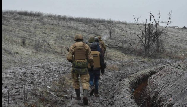 Drei Soldaten im Donbass verwundet, ein von ihnen schwer