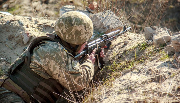 Trois soldats ukrainiens blessés au cours des sept attaques ennemies dans le Donbass