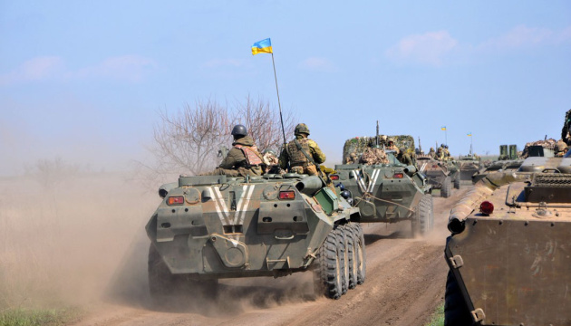 Танкові екіпажі ЗСУ відпрацювали маневри на адмінмежі з окупованим Кримом