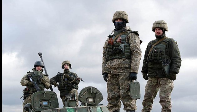 Angriffe im Donbass: Ein Soldat tot, zwei verletzt