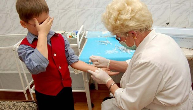 МОЗ радить відкрити пункти щеплення проти грипу в дитсадках і школах