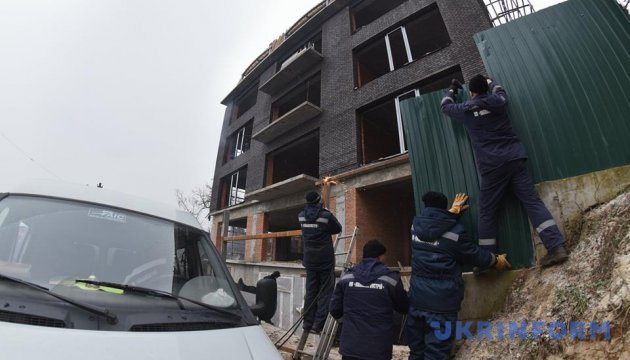 Скандальне будівництво на Печерську: прокуратура намагається через суд повернути землю