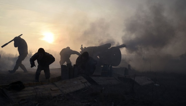 Donbass: Les formations armées illégales déploient de l’artillerie et des mortiers de 120 mm, un mort et deux blessés