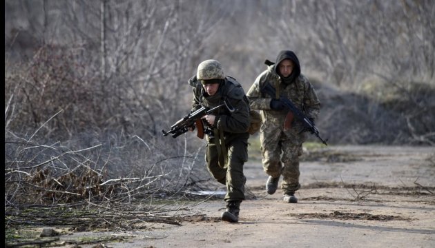 Доба в АТО: бойовики 4 рази порушили 