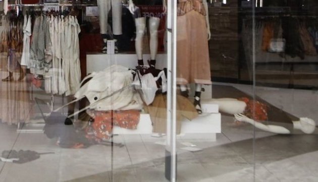 У Південній Африці розлючений натовп громив магазини H&M