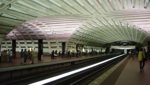 У Вашингтоні поїзд метро зійшов з рейок: люди долали решту шляху тунелем
