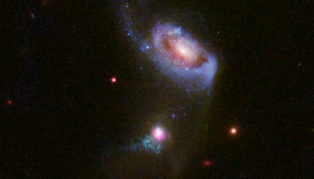 Учені сфотографували “трапезу” чорної діри