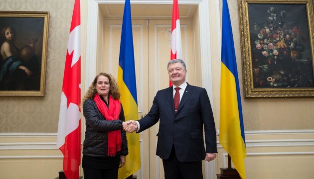 La Gouverneure générale du Canada a offert à Porochenko une photo de l’Ukraine qu’elle avait prise depuis l’espace