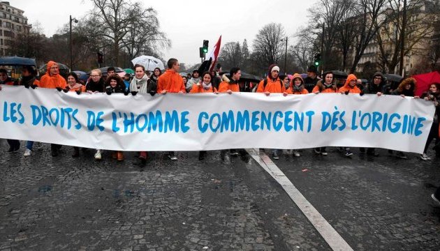 У Парижі пройшов багатотисячний марш проти абортів