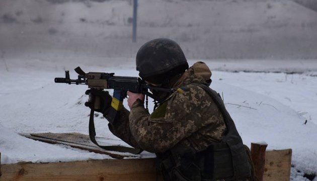 Militants launched 14 attacks on Ukrainian troops in Donbas in last day