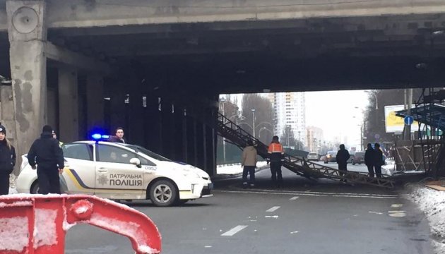 У Києві обвалилася частина мосту Лепсе - ЗМІ