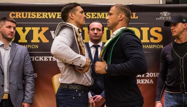 Usyk, Briedis hold open training session in Riga