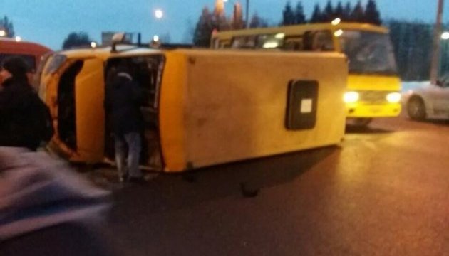 У Львові зіткнулися маршрутка та мікроавтобус, є постраждалі