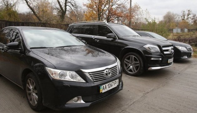 Нацагентство з розшуку активів: три авто Клименка продали за 2,5 мільйона