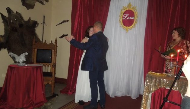 В Дубенском замке теперь можно сыграть средневековую свадьбу В Дубенском замке теперь можно сыграть средневековую свадьбу