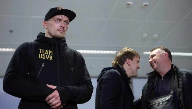 Usyk returns to Kyiv, promises to work on mistakes