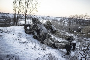 На фронті від початку доби - 45 зіткнень, на п'яти напрямках бої тривають