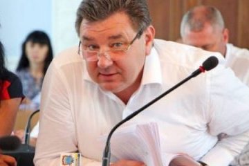 У Миколаєві випущений за мільйон опоблоківець-хабарник зʼявився на сесію