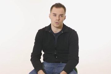 Олег Верняев: Россияне предлагали $5 тысяч зарплаты за смену гражданства