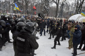 Fourteen police officers injured in clashes outside Ukrainian parliament