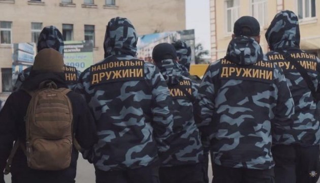 У Києві кілька десятків осіб вийшли проти «Національних дружин»