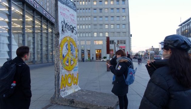 Німці відзначили «циркульний день» Берлінської стіни