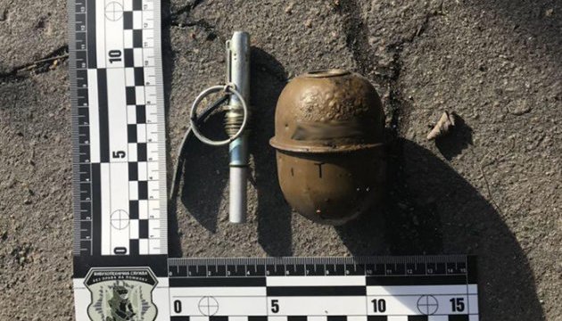 У Маріуполі двірники знайшли гранату на подвір’ї багатоповерхівки