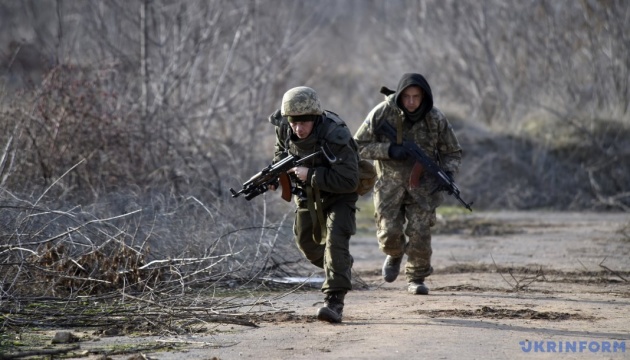 Доба в АТО: бойовики гатять з мінометів, гранатометів та БМП